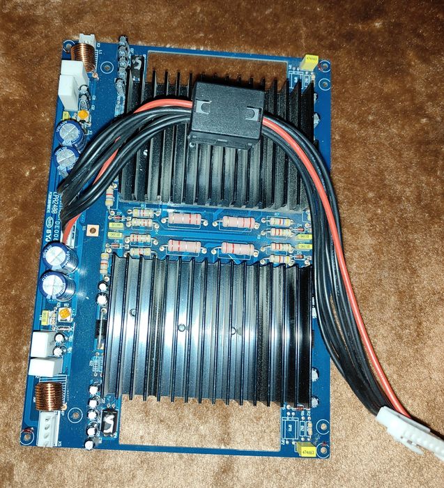 Końcówka mocy wzmacniacz kl.D 900W Behringer 2400