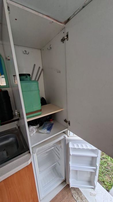 Торговий причіп на колесах
