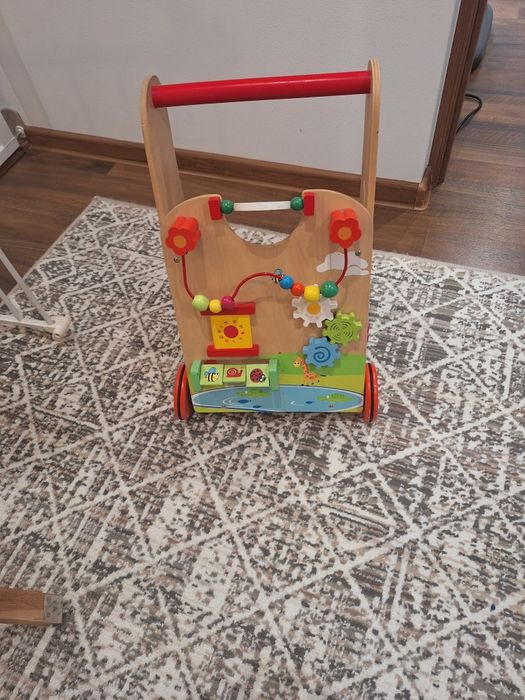 Pchacz, chodzik zabawka rozwojowa dla dziecka drewniany.