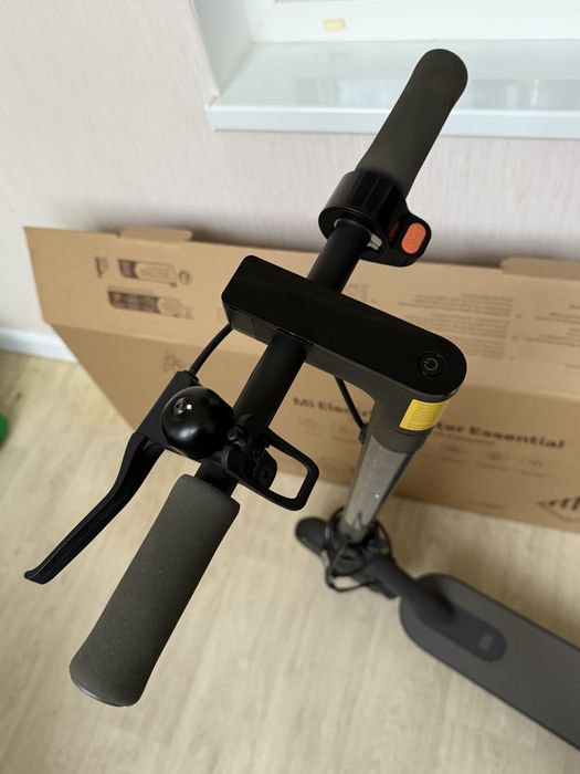 Електросамокат Xiaomi Mi Electric Scooter Essential Black