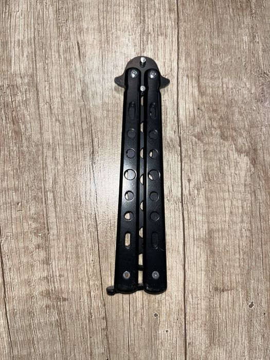 Czarny motylek treningowy