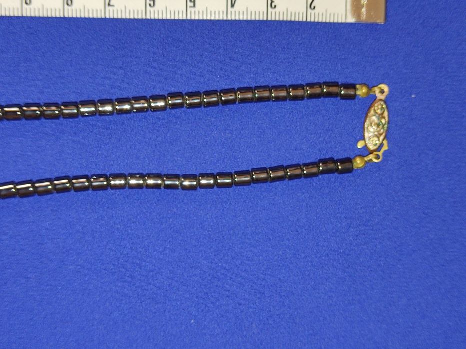 Stary naszyjnik z hematytami i perłami vintage