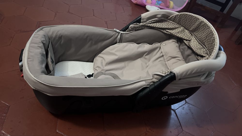 Car seat and baby bassinet