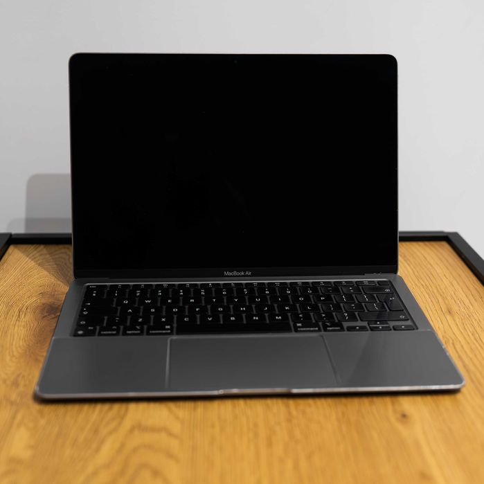Macbook Air M1 - 13 cali - 8GB RAM - 256GB