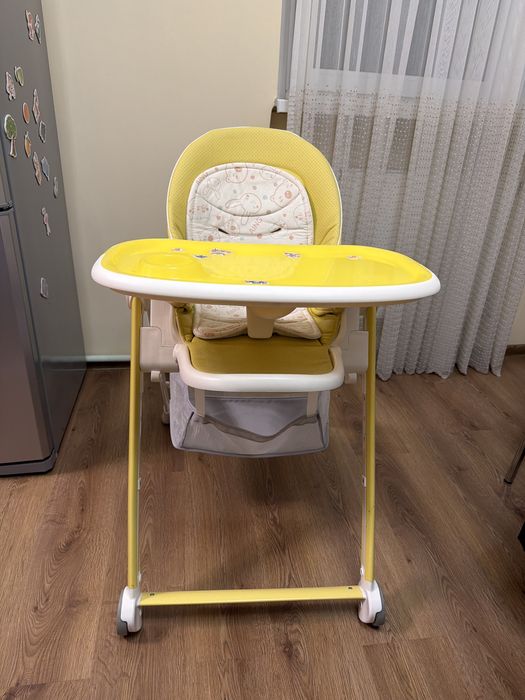 Стільчик для годування дитини