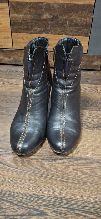 Весняні класичні черевички