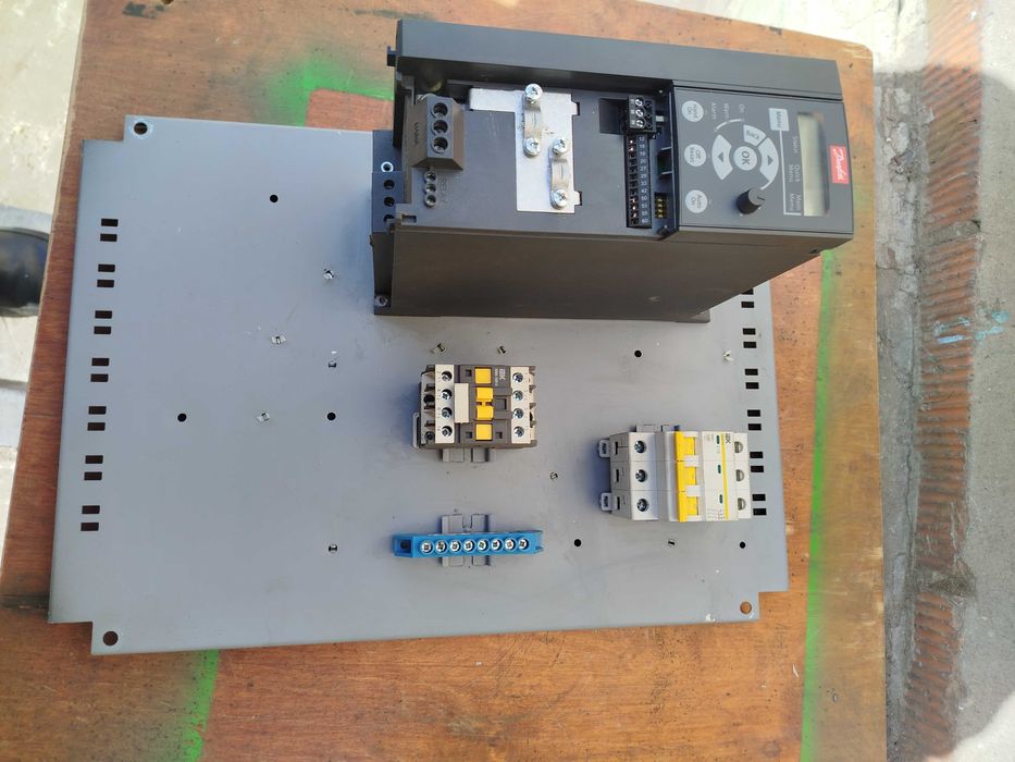 Продам частотный преобразователь VLT 3,0 kwt-4,0 HP.  3*380-480v.