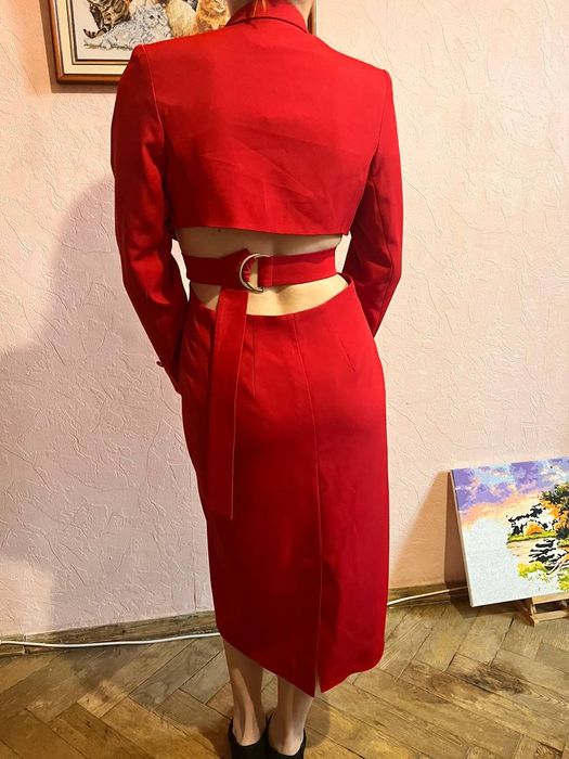 Сукня міді червона