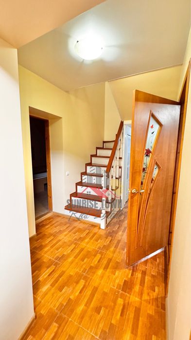 Здам 4 х кімнатний будинок у районі Епіцентру зі своїм двором і АО