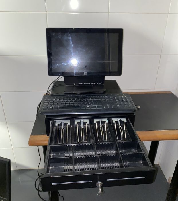 Computador com caixa regitradora