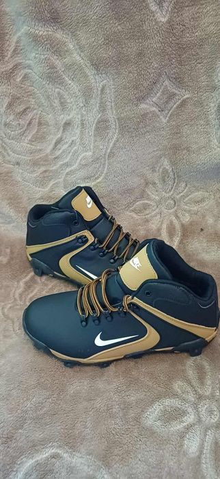 Nowe zimowe buty męskie