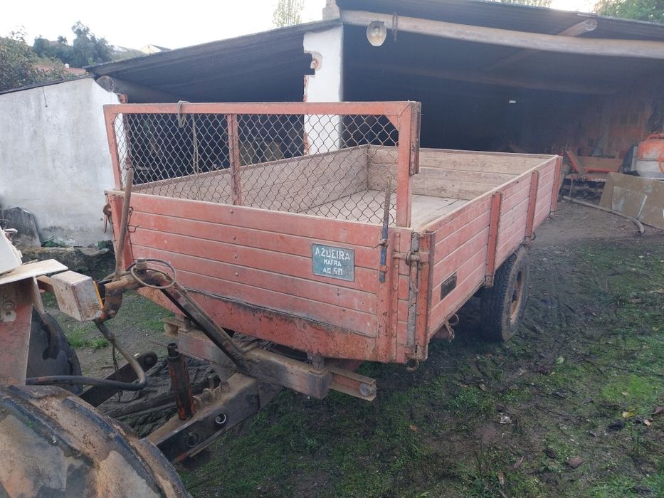 Reboque tri-basculante 4 toneladas