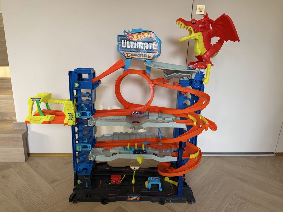 Garaż Ultimate  Hot Wheels stan idealny