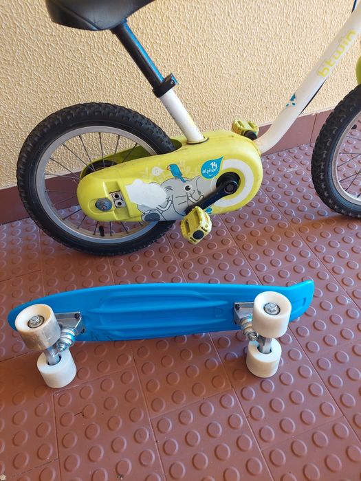 Bicicleta  e skate  de criança.