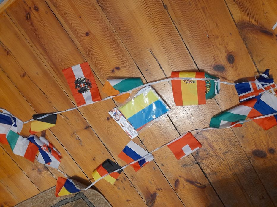 24 флажка разных стран (растяжка). Размер флажка 14х21 см