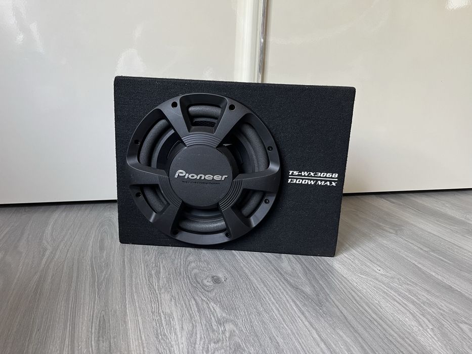 Сабвуфер в авто Pionner TS-WX3068 1300W