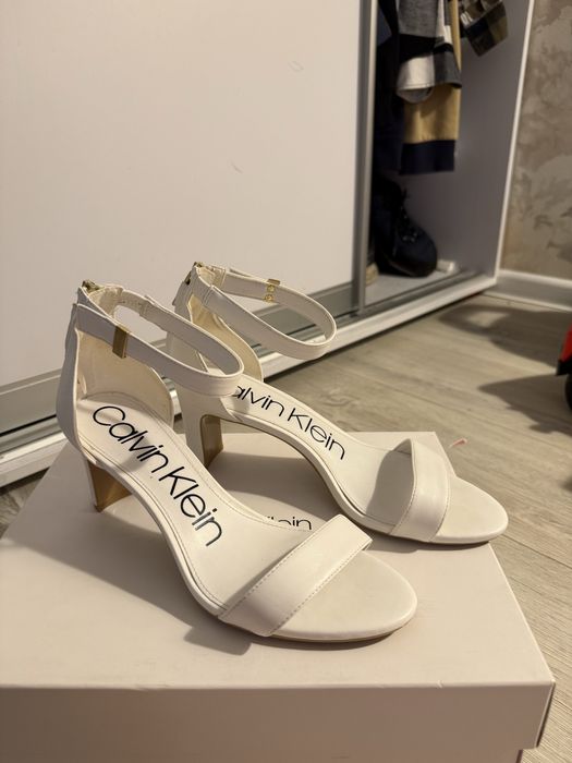 Босоніжки calvin klein 38.5 р