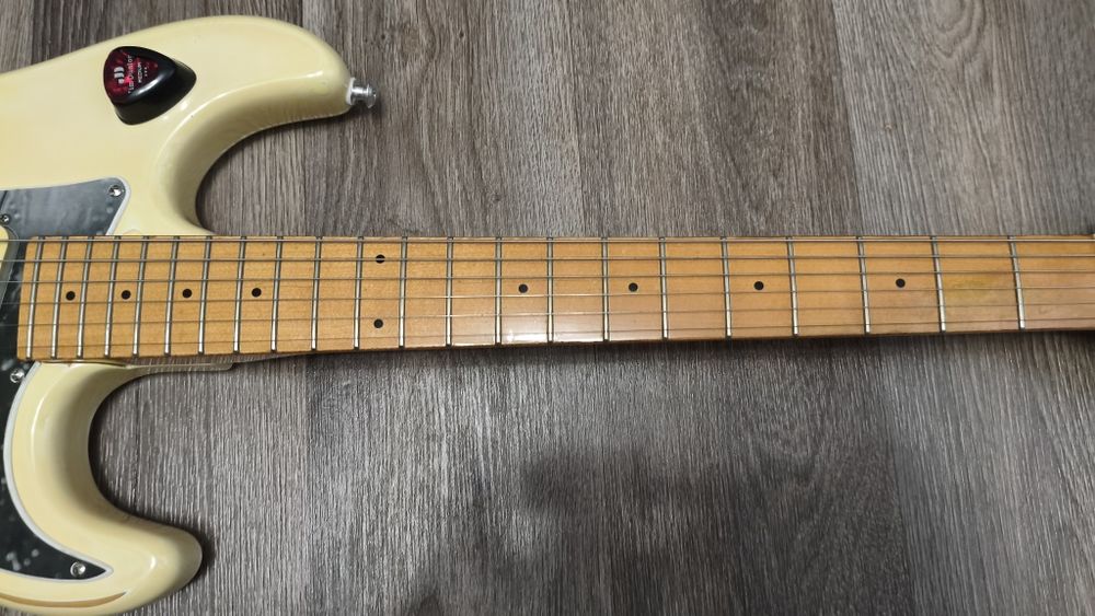 Aria Pro 2 та Fender Champion 20