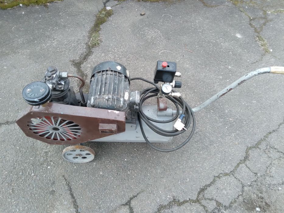 Компресор гаражний