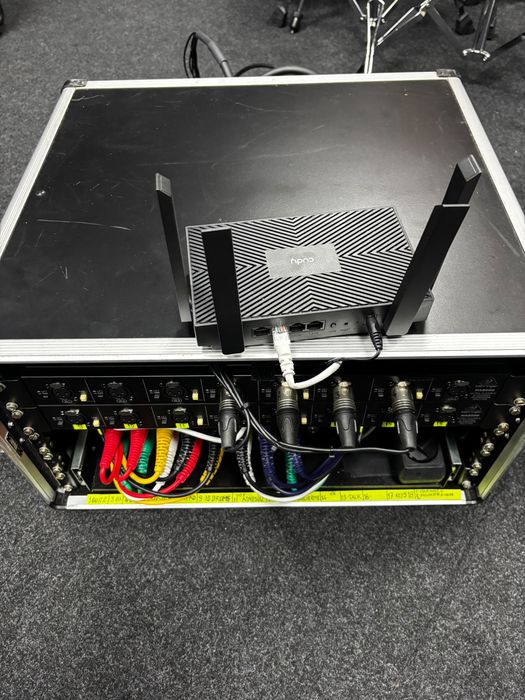 Rack Beringher X18 sistema de in ear