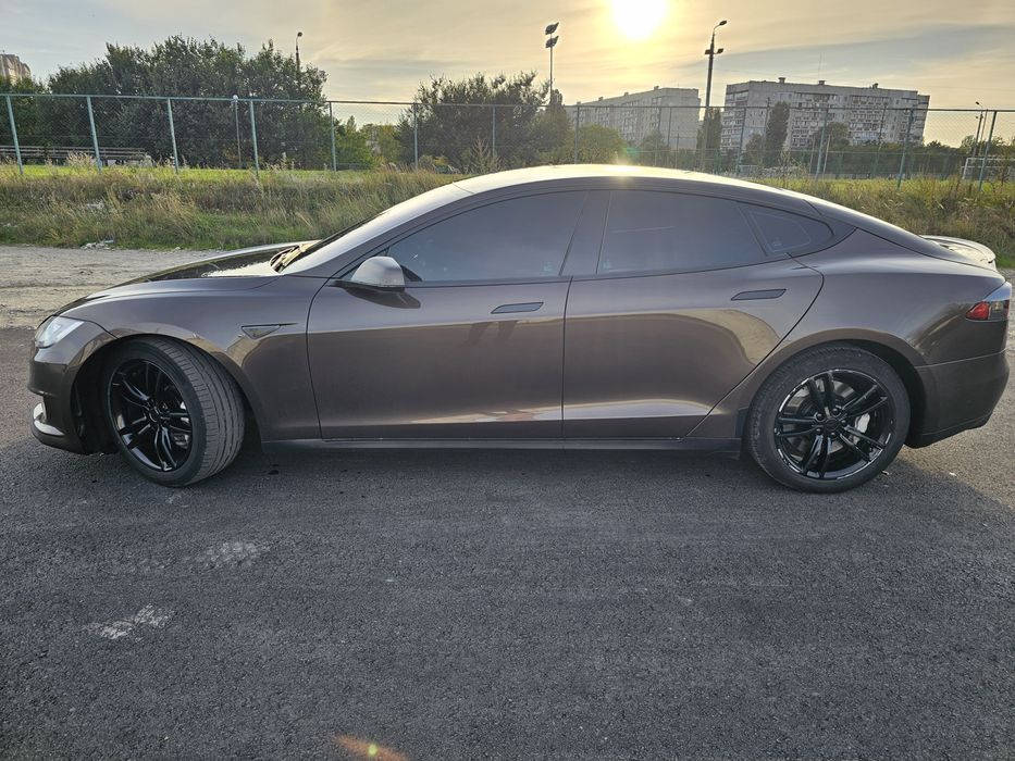 Tesla Model S 85 2013