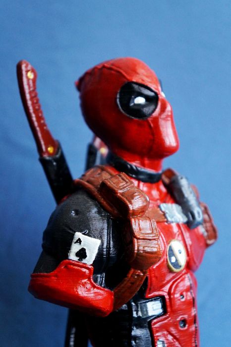 busto deadpool pintado a mao