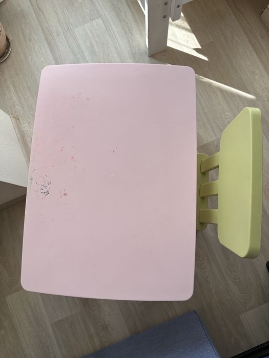 Дитячі столик і стульчик IKEA