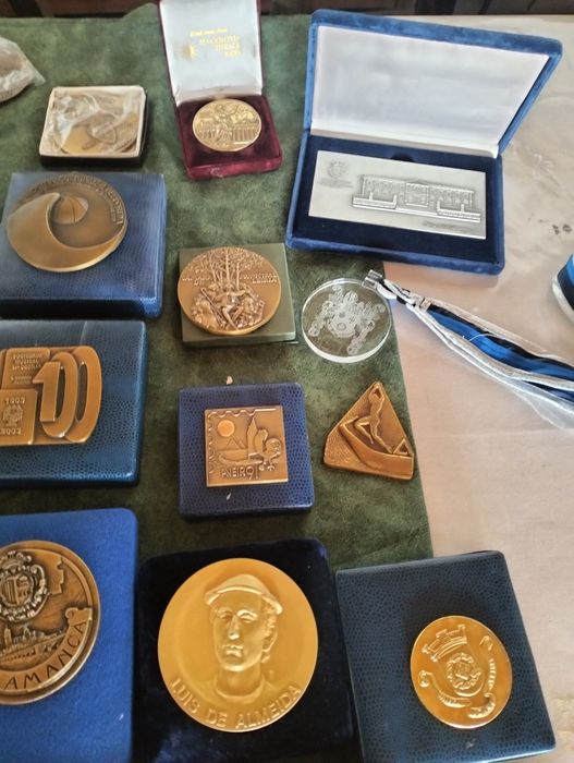 Lote de 60 medalhas