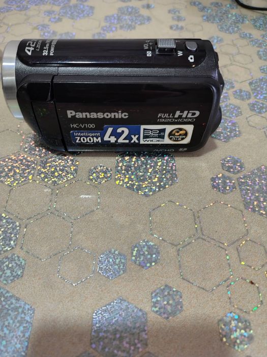 Відеокамера "Панасонік" в гарному стані.