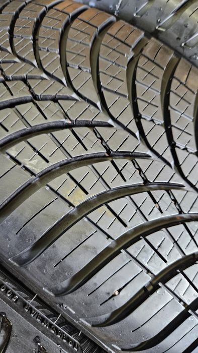 opony używane 205/55R16 Goodyear vector 4season Gen-3