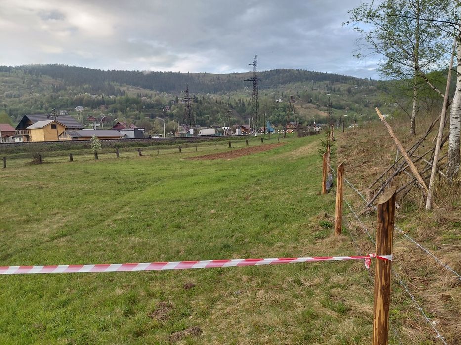 Продасться  земельна ділянка 4 км від Яремче в напрямку Буковеля.