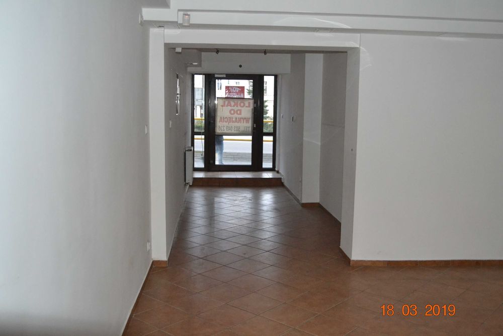 Posiadam do wynajęcia lokal użytkowy w centrum Bytowa , na Parterze  w ciągu handlowym
