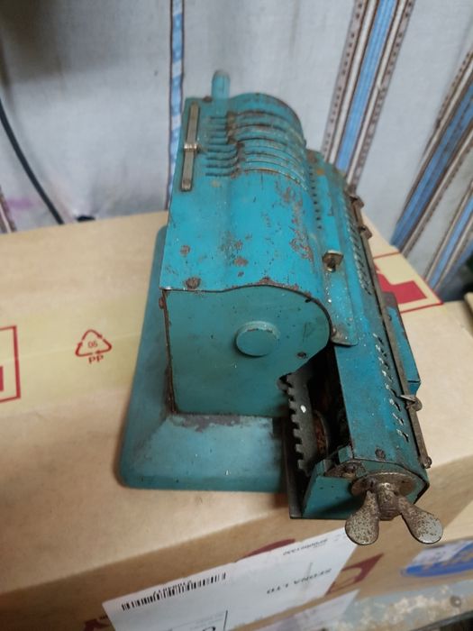 Продам счётную машинку Феликс антиквар