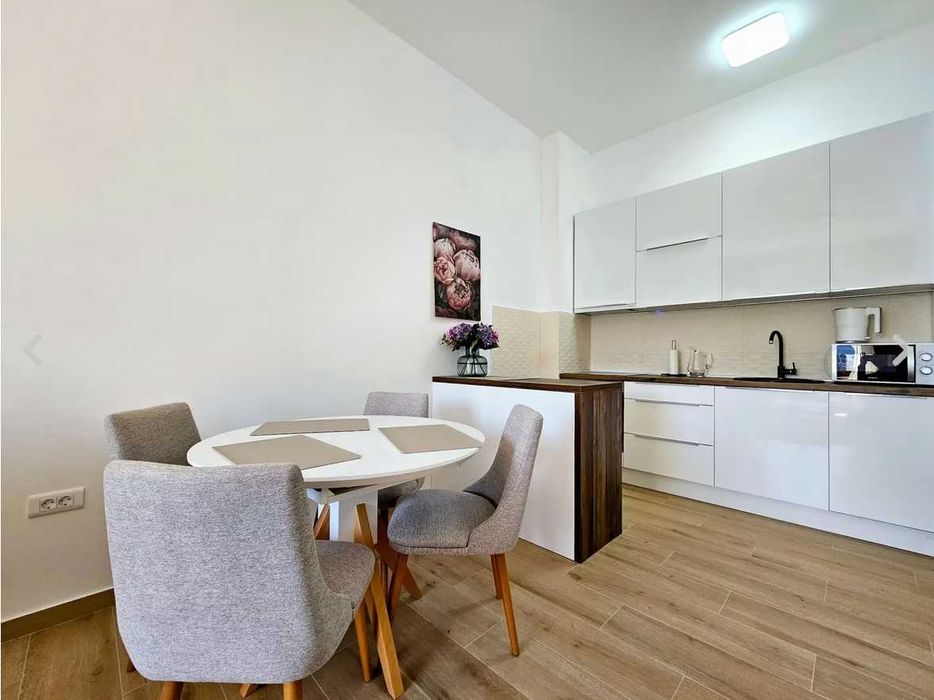 Просторная квартира 1+1 с панорамным видом на море в Будве Черногория