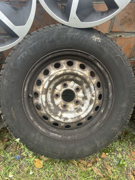 4 зимові колеса в зборі Bridgestone Blizzak DM-V2 215/65 R16