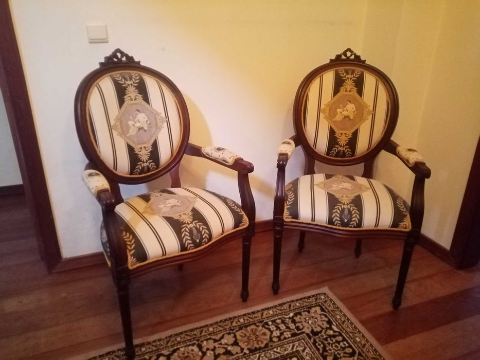 Cadeirões estilo barroco