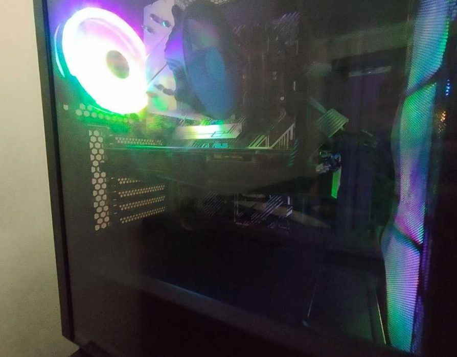 Ігровий комп'ютер в описано все есть