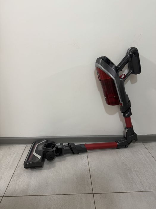 Вертикальні пилососи Dyson V6