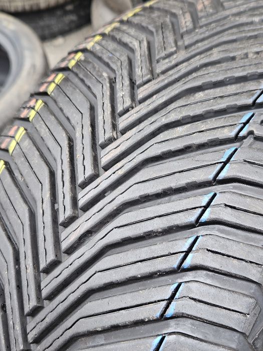 Шины БУ 235 40 R 19 Michelin cross climate 2 комплект всесезон