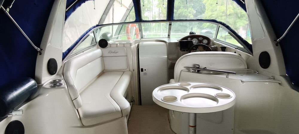 Jacht motorowy Rinker Fiesta Vee 250