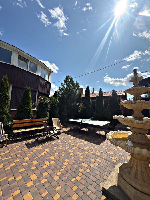 Великий будинок, лазня , басейн.