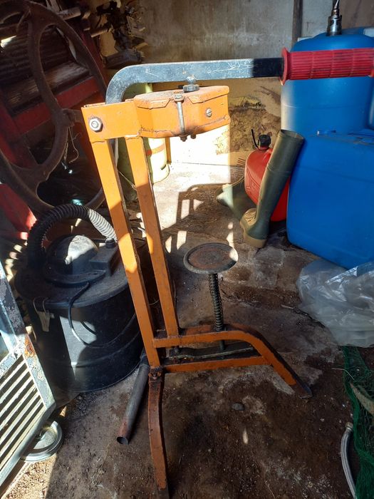 Esmagadora de vinho manual + enrolhador.