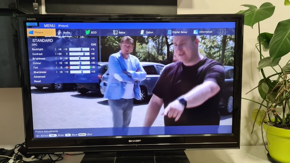 Sprzedam telewizor SHARP LCD COLOUR TV model LC-46DH66E
SHARP LCD COLO