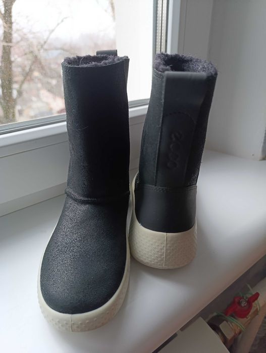 Продам  зимове дитяче взуття ECCO