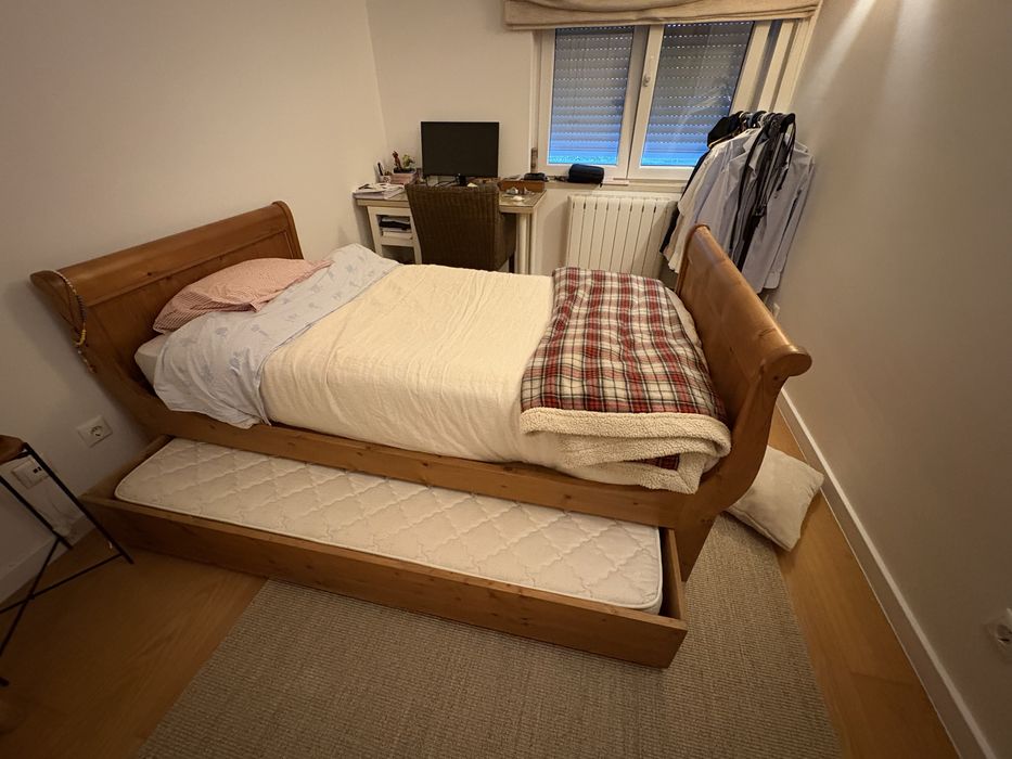 Cama em madeira solteiro
