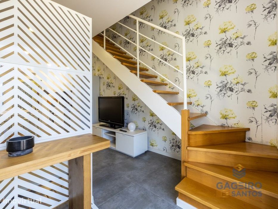 Moradia T2 + Estúdio com acesso independente a 250 metros da Baía