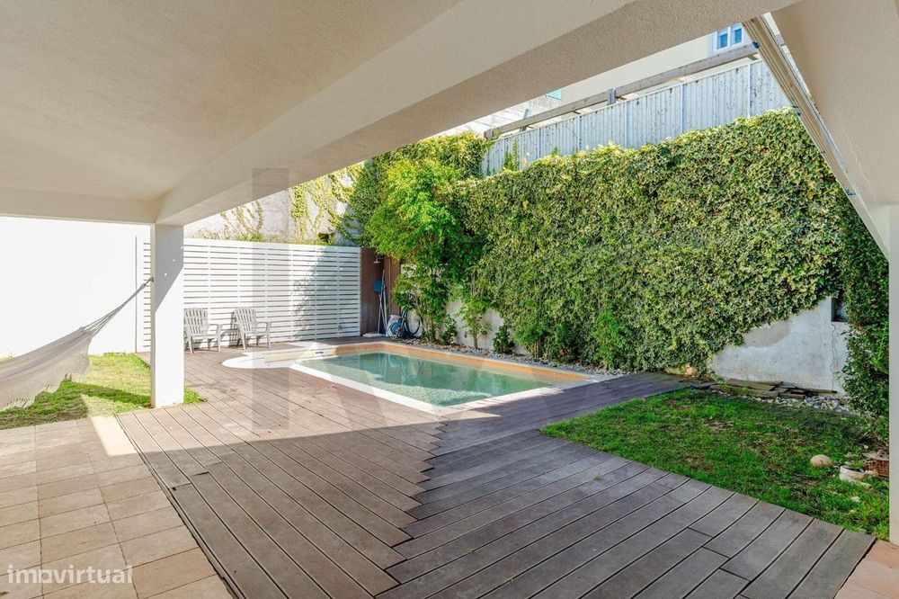 Moradia T4+1 com piscina, jardim amplo e garagem | Barcarena