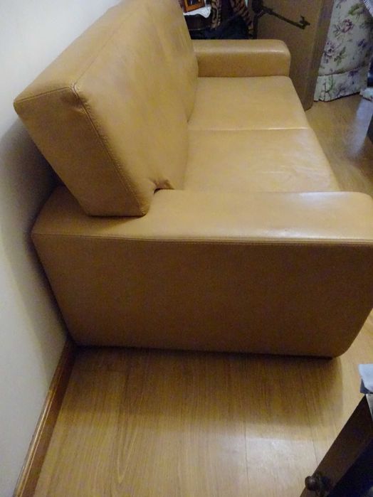 Sofá em pele 3 lugares