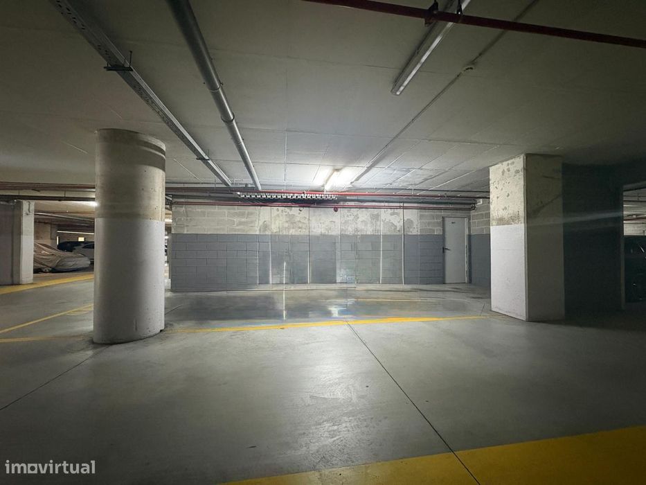 Apartamento T3 (recuado) com 56m2 de terraço, no centro da Trofa