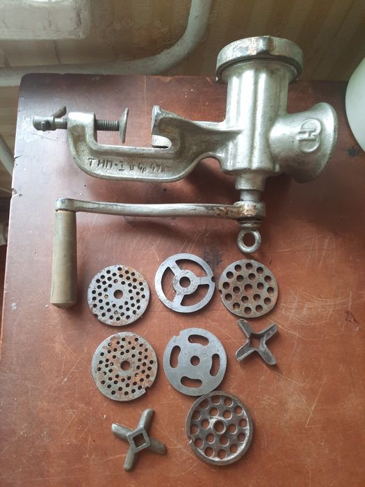 Мясорубка вінтаж 1969 року